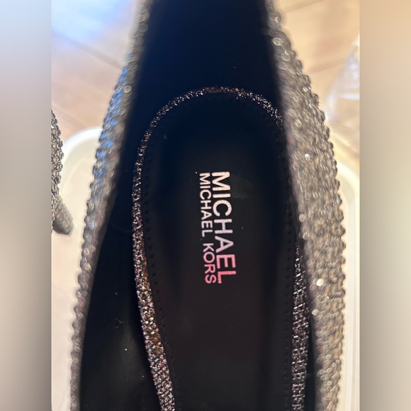 Michael Kors Dorothy Silver Crystal Embellished Pointed-Toe Pumps size 9 NWT - Picture 9 of 14